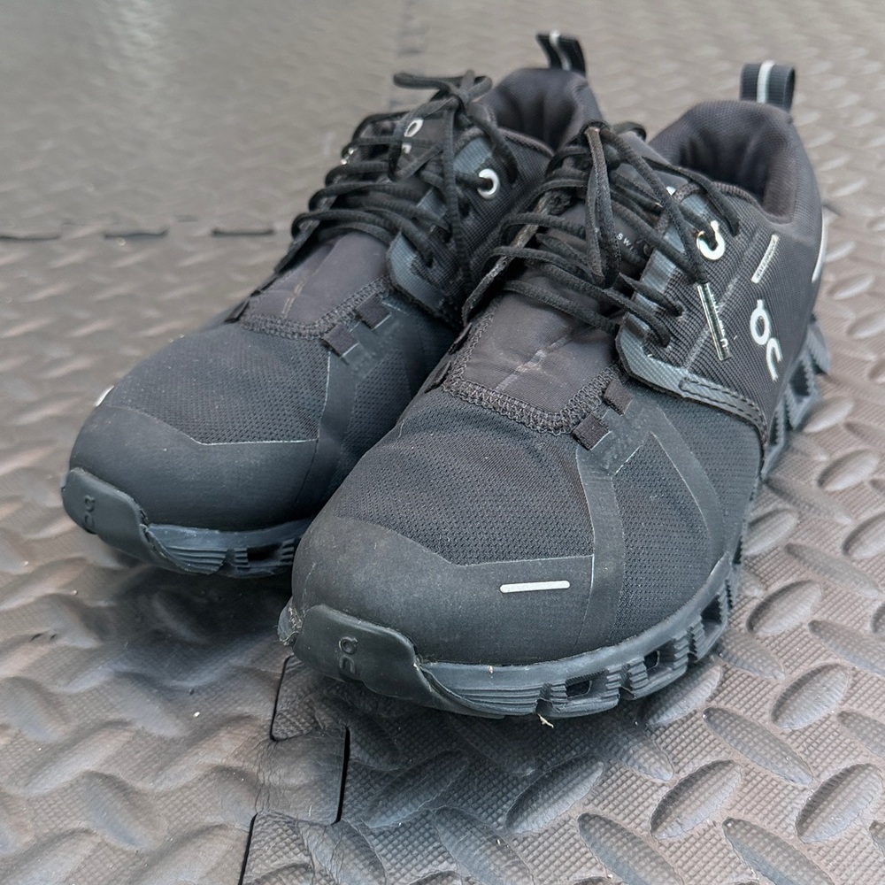 ON Cloud Waterproof Women’s Running Shoes Size W 8 - Picture 4 of 11